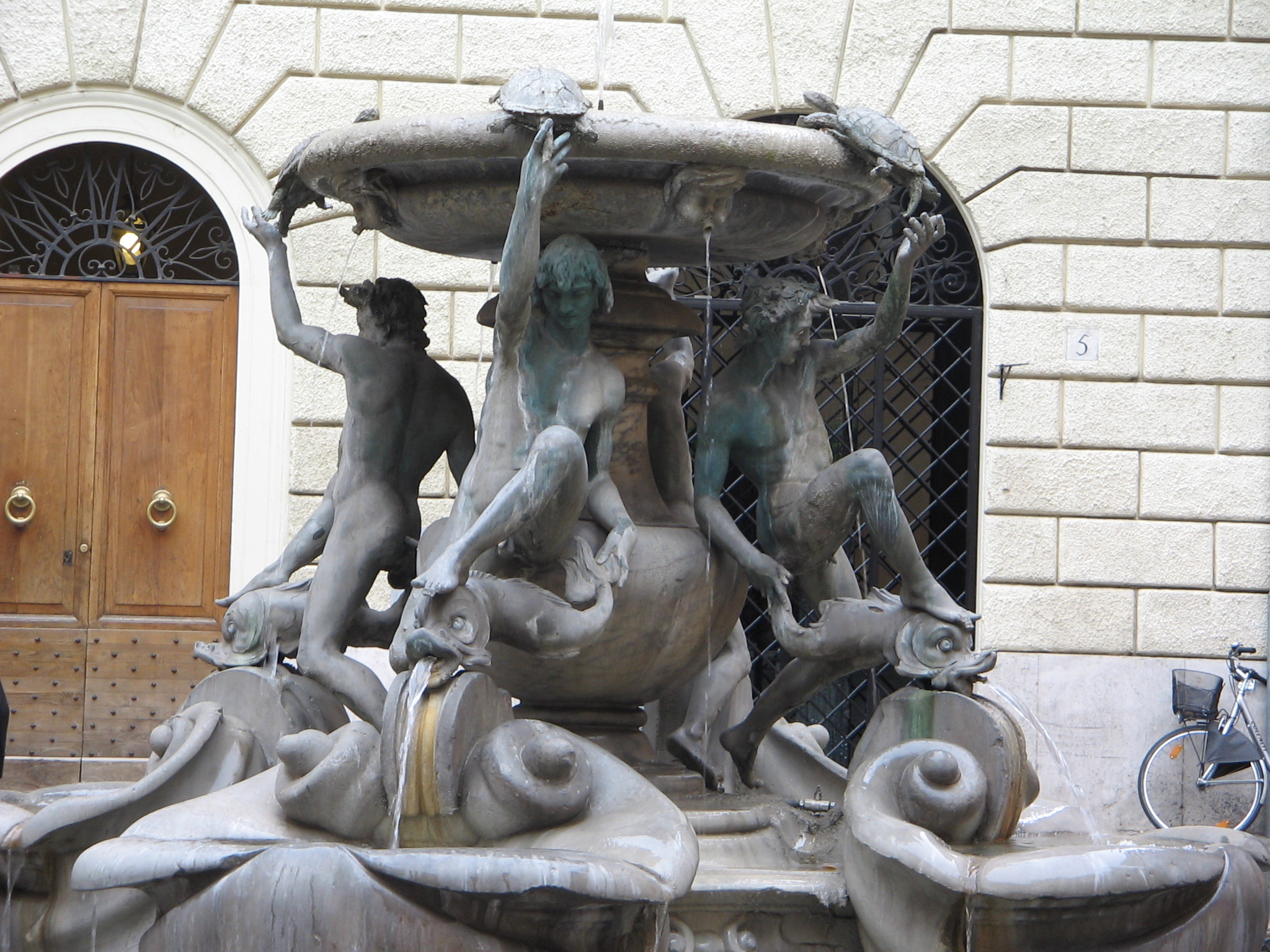 fontana delle tartarughe a roma in piazza mattei