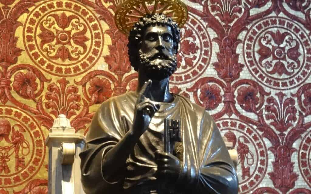 statua san pietro in trono roma